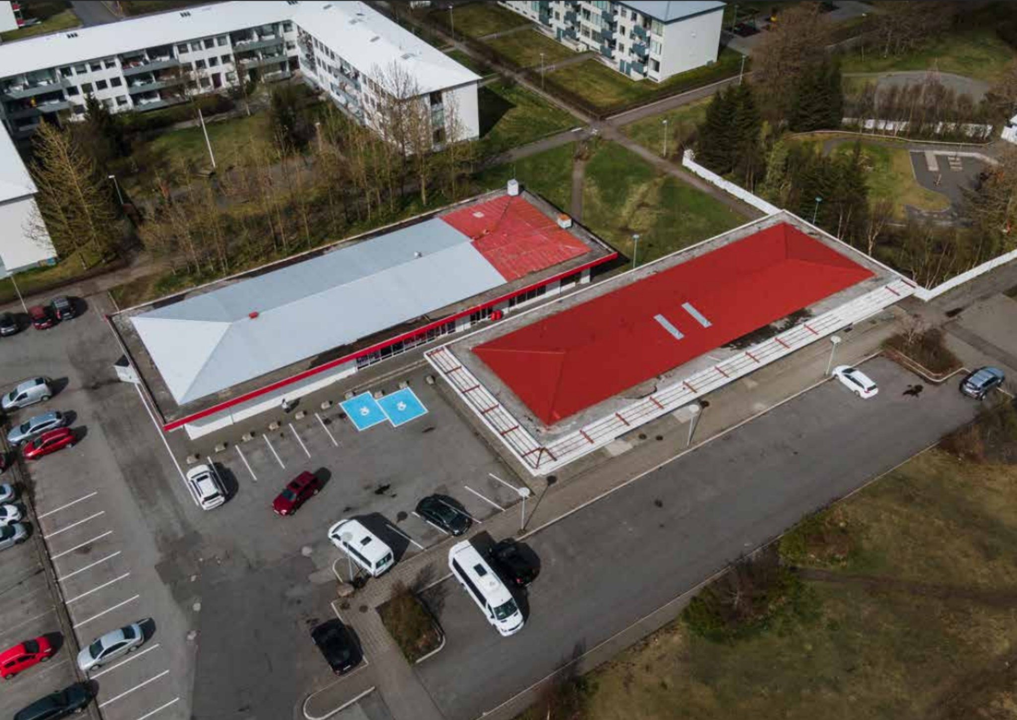 Loftmynd af Krónunni og verslunarsvæðinu í Mjódd.